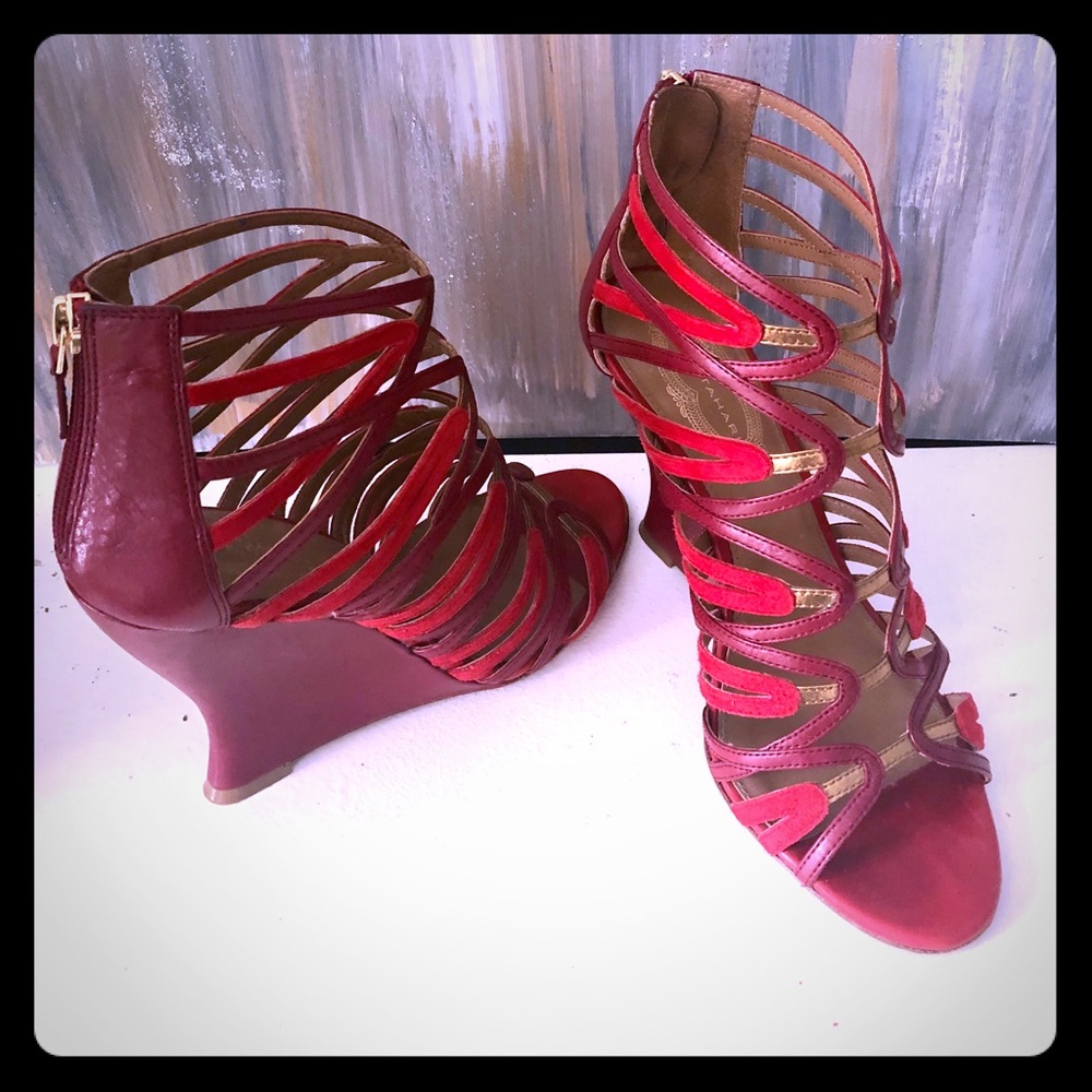 Elie Tahari Wdges